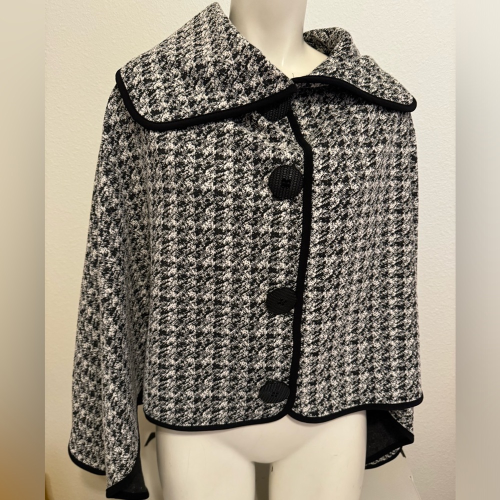 New Joseph Ribkoff black white Tweed houndstooth Dress cape one Size Buttons